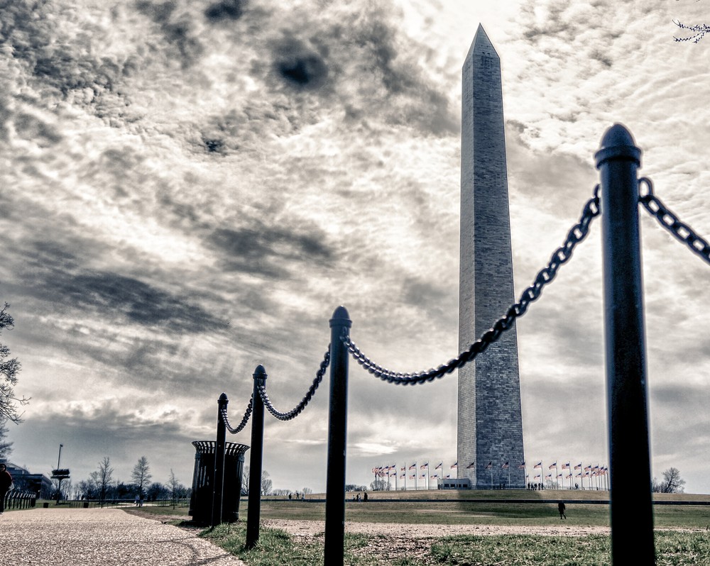washington DC monument with cloudy day