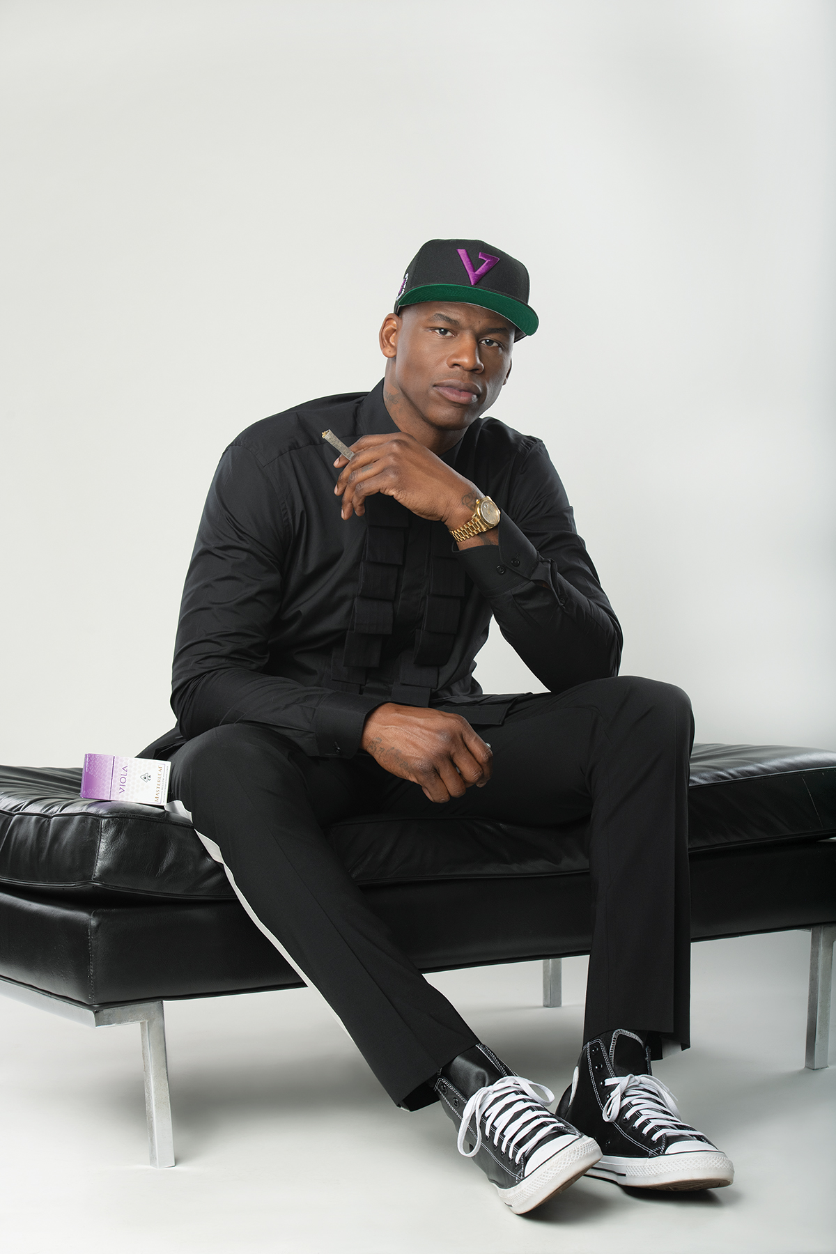 Ex-NBA player Al Harrington poses in a black outfit with a joint for Viola Brands 