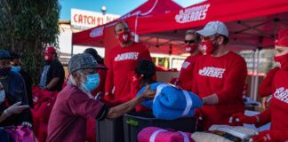 Humanity Heroes Holiday Giveaway on L.A.’s Skid Row (Photo Gallery) BigMike-Straumietis-Humanity-Heroes-3-Advanced-Nutrients-mg-magazine-mgretailer-1