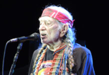 Willie Nelson to Host Cannabis Call for Harris Willie Nelson, Fort Wayne, Indiana (June 27, 2018) - Pamela Smith