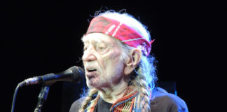 Willie Nelson to Host Cannabis Call for Harris Willie Nelson, Fort Wayne, Indiana (June 27, 2018) - Pamela Smith