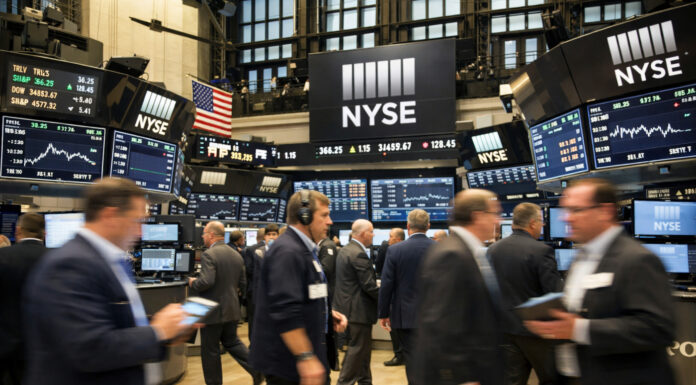 Trulieve Approved for NYSE Listing Following Medical-Only Restructuring Neutral-toned view of traders and electronic tickers on the New York Stock Exchange trading floor, illustrating Trulieve’s milestone listing.